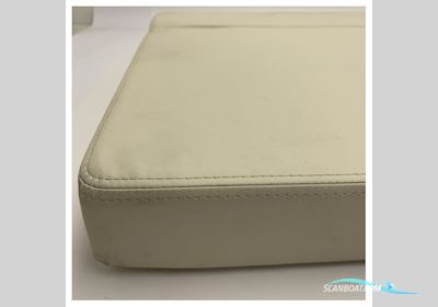 Quicksilver Activ 755 Weekend White Seat Cushion for Dinette Front Seat - 2222340 Bådtilbehør 2025, Holland