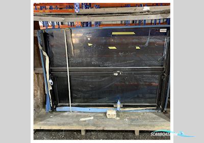 Lewmar Moody 41 Decksaloon glass opening door TBF0708 - 79075386 Båtsutrustning 2025, Holland