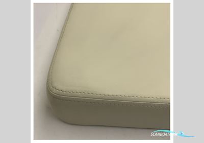 Quicksilver 855 Table Into Bed Conversion Cushion White - 2202554 Båtsutrustning 2025, Holland