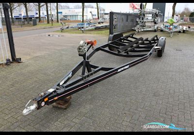 Stallingstrailer Heritage 2-asser stallingstrailer zwart coating Båtsutrustning 2024, Holland