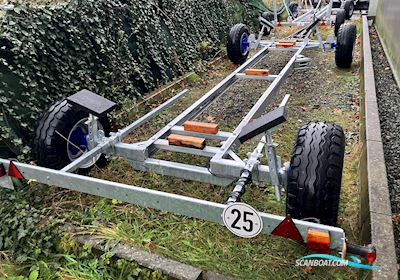 Weihe Bootstrailer fu¨r Motoryachten 4,0 t Bootstrailer 2024, Deutschland