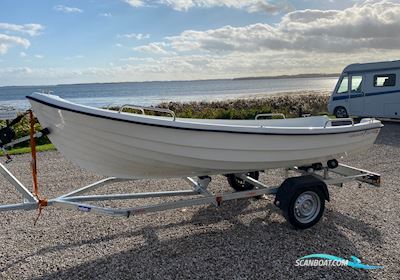 Fjordjollen 430 Fisk Med Motor Dinghy 2024, met Yamaha F4 motor, Denemarken