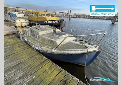 Kajuitzeilboot Midget Dinghy , met Yamaha motor, The Netherlands