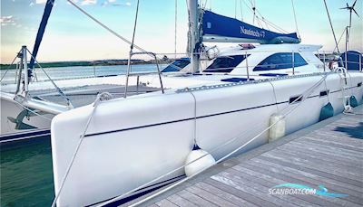 Bavaria Nautitech 47 Flerskrogsbåd 2004, med Volvo D2 75 85 CV motor, Frankrig