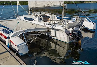 Dragonfly 25 Flerskrogsbåd 2022, med Suzuki motor, Sverige