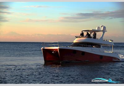 Flash Cat 44 Flerskrogsbåd 2012, med Cummins 380 Avec Zeus motor, Spanien