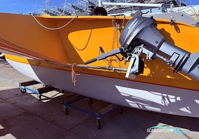 Newick Val Trimaran Flerskrogsbåd 1980, med 2022 - Yamaha 8hp ‘High Trust’ motor, Polen