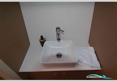 NEEL 47 POWER Flerskrovsbåt 2019, med VOLVO motor, Frankrike