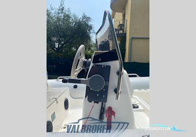 Zodiac Medline I Gummibåt / Rib 2000, med 85 Aetl motor, Italien