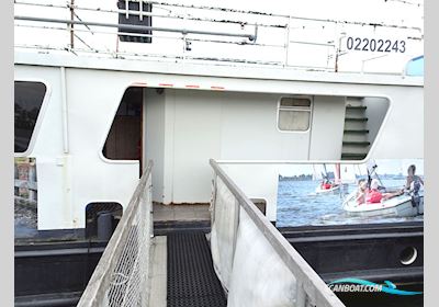 Accommodatie / Hotelschip met UBC Hausboot / Flussboot 1902, mit Mercedes Benz<br />OM423 motor, Niederlande