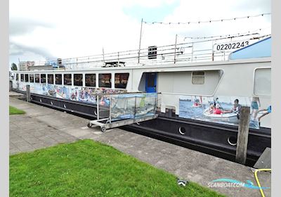 Accommodatie / Hotelschip met UBC Huizen aan water 1902, met Mercedes Benz<br />OM423 motor, The Netherlands