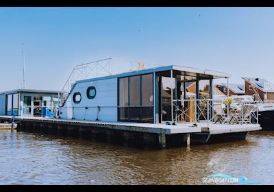 Campi Met Ligplaats 400 Houseboat Huizen aan water 2021, met Yamaha motor, The Netherlands