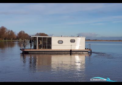 Campi Met Ligplaats 400 Houseboat Huizen aan water 2021, met Yamaha motor, The Netherlands