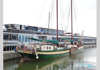 Charterklipper 20 Nachtgasten Huizen aan water 1905, met Daf<br />DD575 motor, The Netherlands