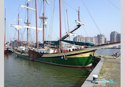 Charterklipper 20 Nachtgasten Huizen aan water 1905, met Daf<br />DD575 motor, The Netherlands