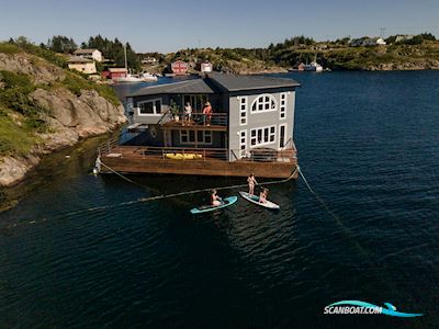 Grey Floating House Houseboat Huizen aan water 2015, Norway