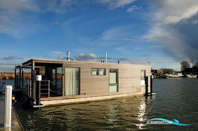 HT4 Houseboat Mermaid Met Ligplaats En Verhuurplatform Huizen aan water 2019, The Netherlands