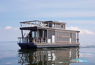 Houseboat Under Dock 18 Huizen aan water 2017, met Mercury motor, The Netherlands