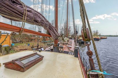 Klipper Woonschip Huizen aan water 1899, met Daf motor, The Netherlands