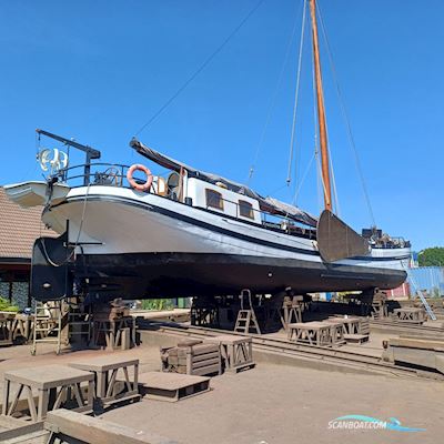 Klipper Woonschip/Zeilklipper Huizen aan water 1903, met Dainler motor, The Netherlands