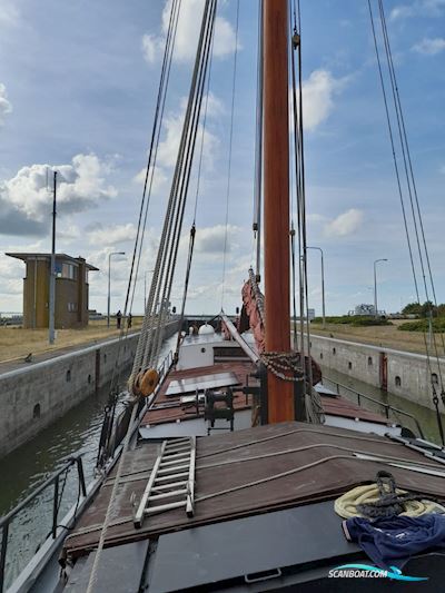Klipper Woonschip/Zeilklipper Huizen aan water 1903, met Dainler motor, The Netherlands