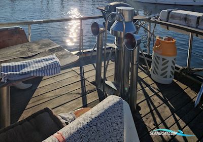 One off 49 Huizen aan water 1976, met Perkins motor, Denemarken
