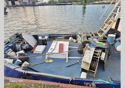 Sleep / Duwboot 17.58 met UBC Huizen aan water 1951, met Stork Ricardo<br />AR216 motor, The Netherlands