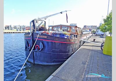 Spits B&B Varend Woonschip 39.09 met CvO Huizen aan water 1955, met Daimler Benz<br />OM423 motor, The Netherlands