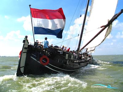 Stevenaak Zeilcharter Geschikt Als Woonschip te Koop Huizen aan water 1882, met Daf motor, The Netherlands