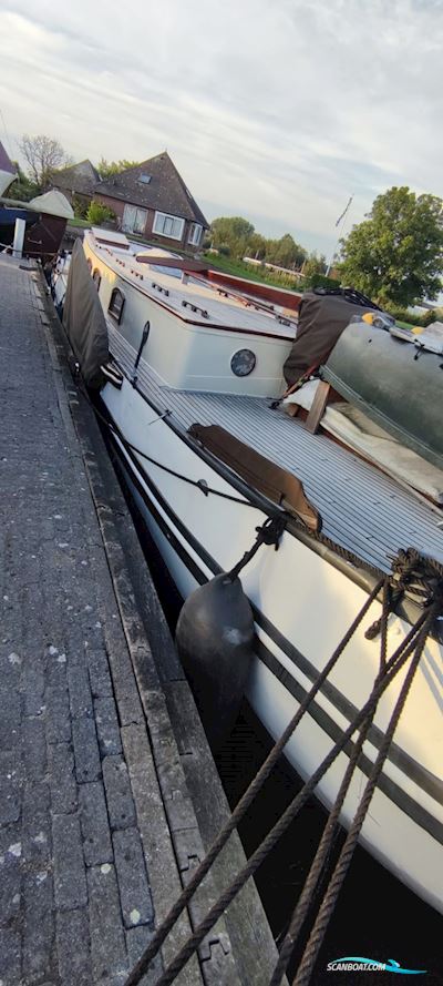 Tjalk Motortjalk, Woonschip Huizen aan water 1904, met Peugeot motor, The Netherlands