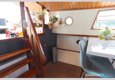 Tjalk Woonboot Huizen aan water 1899, The Netherlands