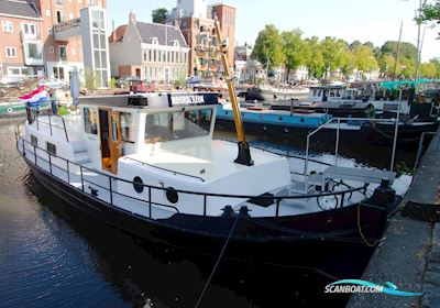 Varend Woonschip Huizen aan water 1957, met Daf 615 motor, The Netherlands