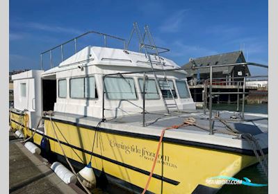 Houseboat Powercat 40 Converted to a Hus- / Bobåd / Flodbåd 2009, England