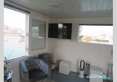 Houseboat Powercat 40 Converted to a Hus- / Bobåd / Flodbåd 2009, England