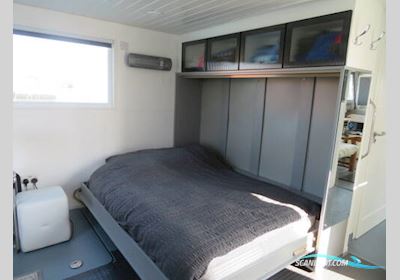 Houseboat Powercat 40 Converted to a Hus- / Bobåd / Flodbåd 2009, England