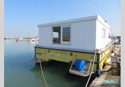 Houseboat Powercat 40 Converted to a Hus- / Bobåd / Flodbåd 2009, England