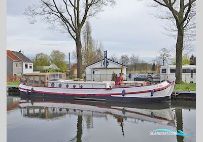 Skutsje 17.08 Live a board / Riverboat 1906, with Thornycroft engine, The Netherlands