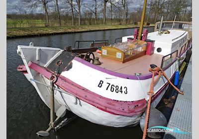 Skutsje 17.08 Live a board / Riverboat 1906, with Thornycroft engine, The Netherlands