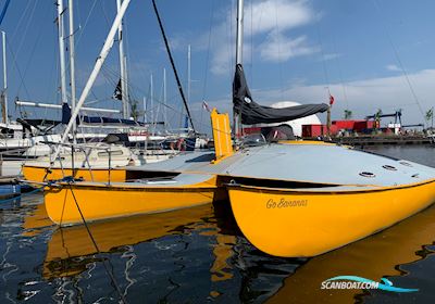 Newick Val Trimaran Mehrrumpfboot 1980, mit 2022 - Yamaha 8hp ‘High Trust’ motor, Polen