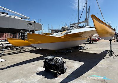 Newick Val Trimaran Mehrrumpfboot 1980, mit 2022 - Yamaha 8hp ‘High Trust’ motor, Polen
