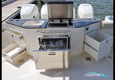 Boston Whaler 405 Conquest Motor boat 2023, with Mercury engine, The Netherlands