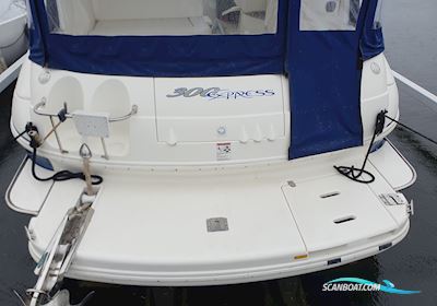 Cruisers Yachts 300 Express 2 X VP D3 Diesel Motor boat 2005, with Volvo Penta D3 engine, Sweden