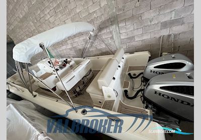 White Shark 285 Motor boat 2006, with Honda BF 250 D Xcru engine, Italy
