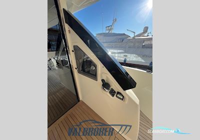 Absolute 60 Fly Motorbåd 2016, med Volvo Penta D11 Ips950 motor, Italien
