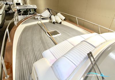 Apreamare 9 Semi Cabinato Motorbåd 2000, med VM Diesel MD 706LI motor, Finland