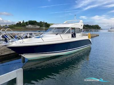 Aquador 28 C Motorbåd 2007, med Cummins - Mercruiser 4.2L 2 x 270 motor, England