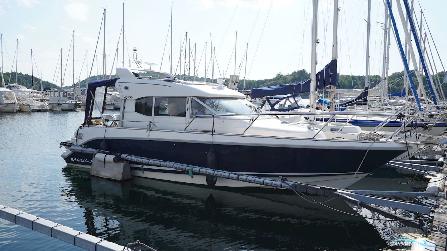 Aquador 28 C Motorbåd 2006, med Volvo Penta D6 - 310 motor, Sverige