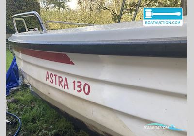 Astra 130 Motorbåd , med Halmarine motor, Holland