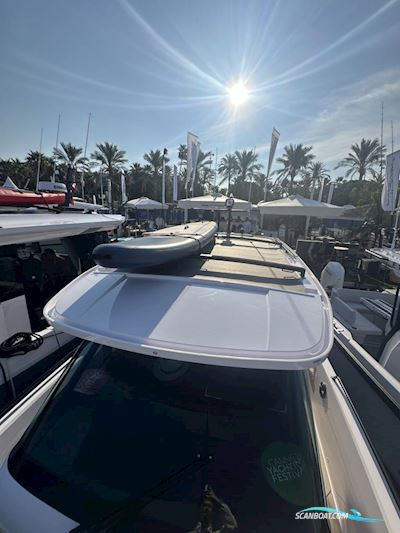 Axopar 37 Sun Top - U Sofa Motorbåd 2024, med Mercury motor, Frankrig