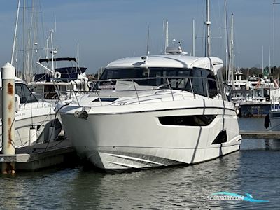 Bavaria R40 Motorbåd 2021, med Volvo Penta motor, England